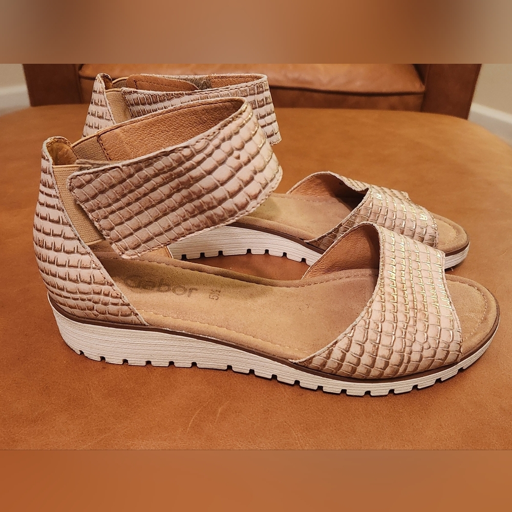 Gabor Women's Beige Textured Sandals